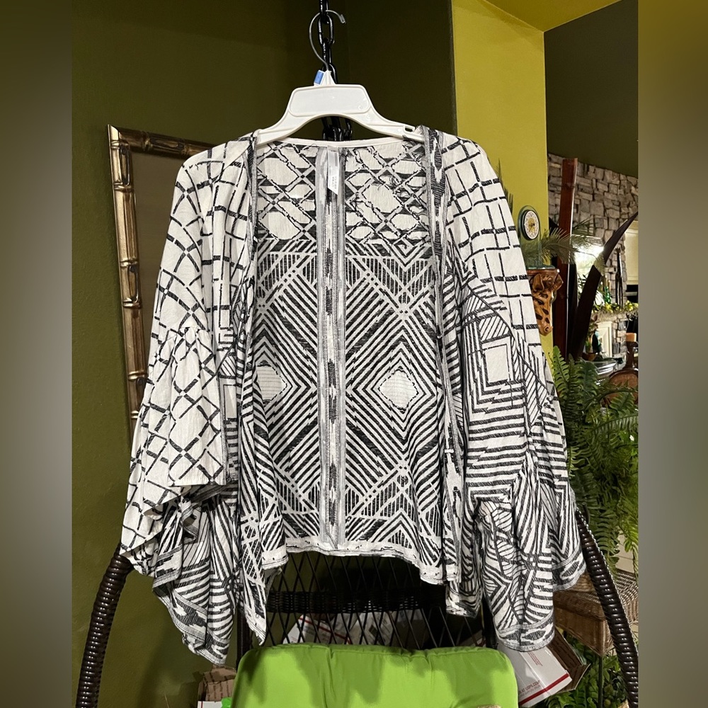 NWOT ANTHROPOLGIE! OVER TOP! GREAT BUTTERFLY SLEEVES DARK NAVY & WHITE O…